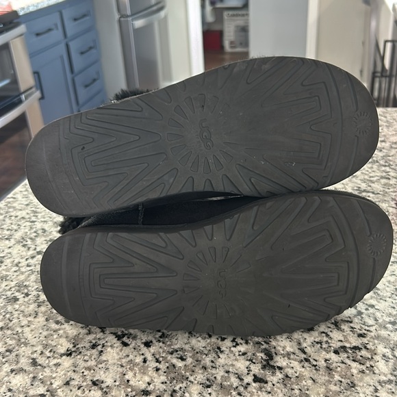 UGG Australia Mini Bailey Button Ankle 3352 Sheepskin Boots Black Women Size 9 - Picture 8 of 13